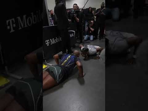 Jon Jones vs. Zion Clark in a push-up battle 🍿 #UFC285