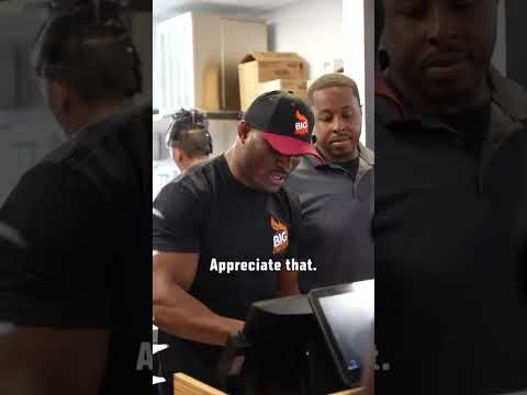 Usman 🤝 Shaq (via Kamaru Usman/TT)