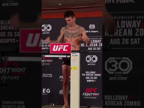 We officially have a UFC Singapore MAIN EVENT 😬