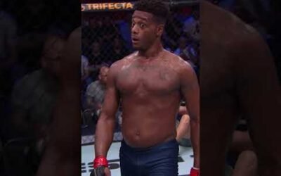 knees to the body!!! 😤 #ufcbaku