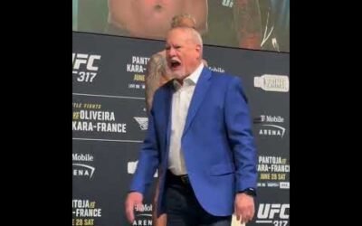 Charles Oliveira weighs in at 154.5 lbs as he looks to reclaim the lightweight title 🏆