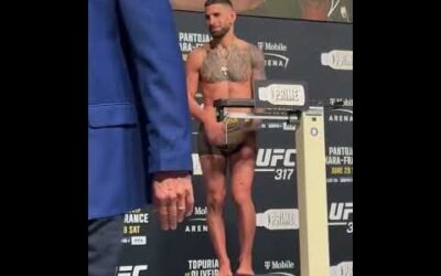 Ilia Topuria weighs in at 155 lbs ahead of his lightweight title fight ⚖️