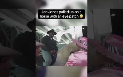 Jon Jones 👀 (via dirtyboxingofficial/TT)